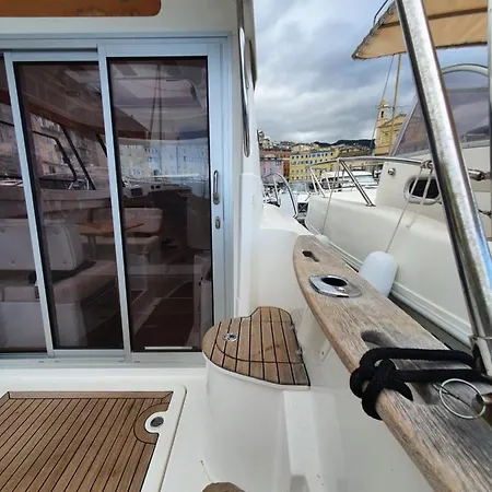 Botel Nuit Insolite Sur Un Bateau *