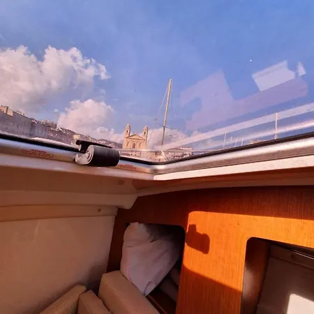 Botel Nuit Insolite Sur Un Bateau Saint-Florent (Corsica)