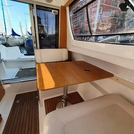Botel Nuit Insolite Sur Un Bateau *