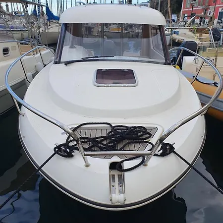 Nuit Insolite Sur Un Bateau *