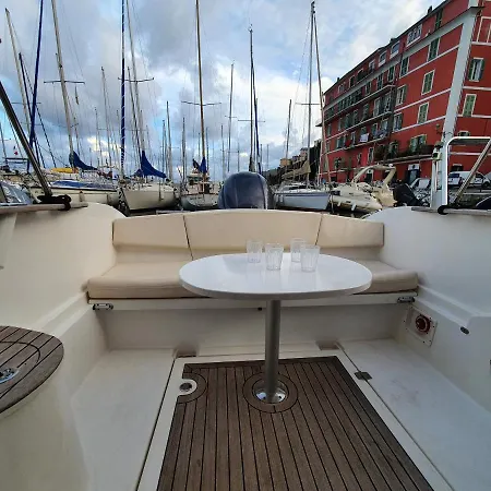 Botel Nuit Insolite Sur Un Bateau Saint-Florent (Corsica)