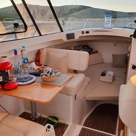 Nuit Insolite Sur Un Bateau * Saint-Florent (Corsica)