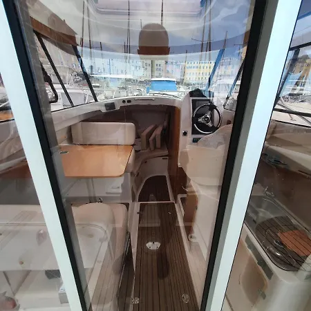 Botel Nuit Insolite Sur Un Bateau Saint-Florent (Corsica)