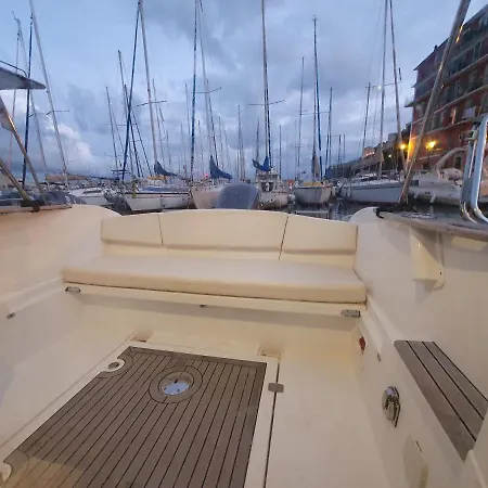 Nuit Insolite Sur Un Bateau Botel Saint-Florent (Corsica)